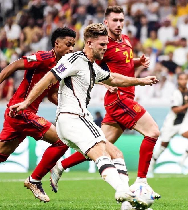 马卡：吕迪格在复出后感觉良好，阿隆索对他回归感到非常高兴（马卡：吕迪格复出状态不错，阿隆索为他的回归欣喜不已）