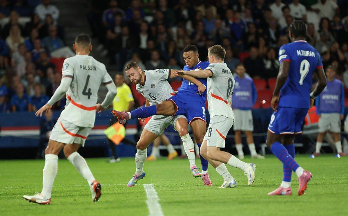 拉菲尼亚伤愈归来，巴萨精神领袖再现！他的价值远不止进球数据（拉菲尼亚伤愈复出，巴萨精神支柱归位：他的价值远不止进球）