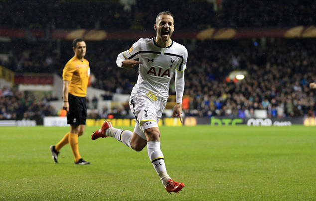 太阳报：麦克托米奈领意甲最佳球员奖，被女友透视着装抢风头（太阳报：麦克托米奈加冕意甲最佳，女友透视穿搭抢尽风头）