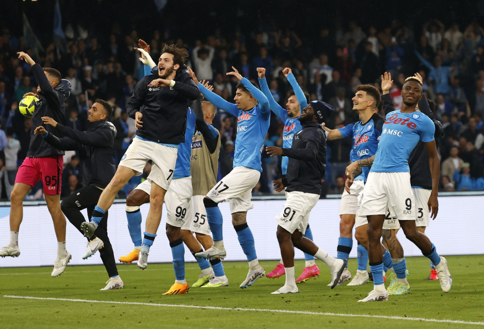 西甲半场：纳瓦罗、N.威廉姆斯建功，毕尔巴鄂2-0莱万特（西甲半场战报：毕尔巴鄂2-0领先莱万特，纳瓦罗与N.威廉姆斯破门）