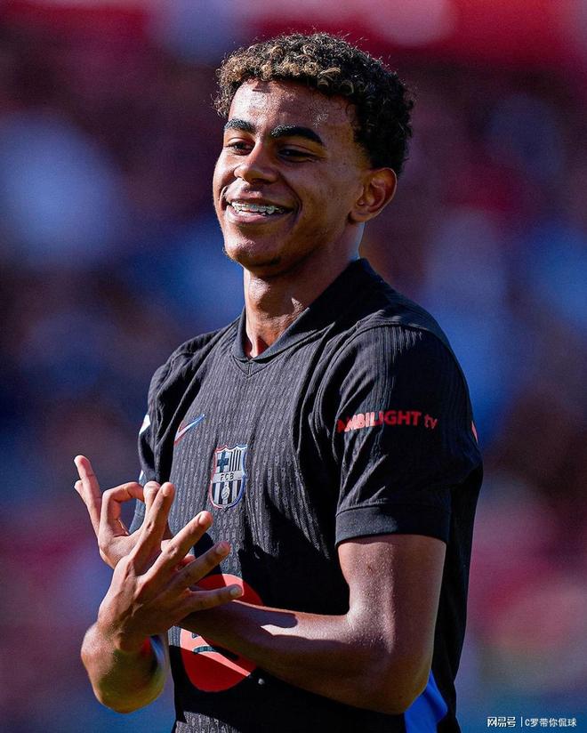 拉卡泽特回到酋长球场，观看并解说枪手对阵拜仁的比赛（拉卡泽特重返酋长球场，现场解说阿森纳对拜仁之战）