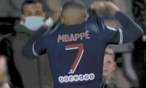 德转评年度最佳右边锋：杜埃、奥利塞、萨拉赫、亚马尔入围（德转年度最佳右边锋候选出炉：萨拉赫、奥利塞、杜埃、亚马尔上榜）