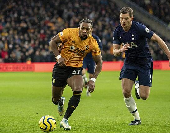 温家宝：球迷的呐喊让我们充满动力，场下我也会跟着他们唱歌（温家宝：球迷的助威是我们的动力，场下我也会跟着一起唱）