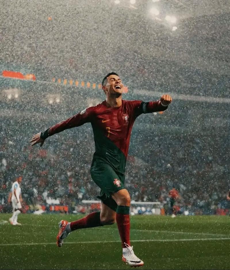 罗马vs那不勒斯：洛伦佐-佩莱格里尼、克里斯坦特首发，麦克托米奈、霍伊伦出战（罗马战那不勒斯：洛伦佐-佩莱格里尼、克里斯坦特先发，麦克托米奈与霍伊伦出战）